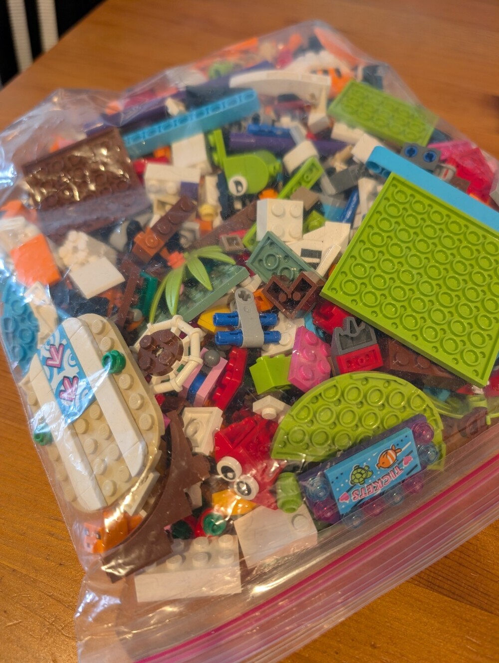 LEGO Bricks - Random Assortment - Picture 4 of 5